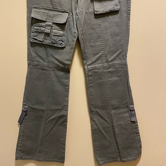 ✨BRAND NEW✨ KHAKI FLARED CARGO PANTS EARLY 2000's - Picture 2 of 10